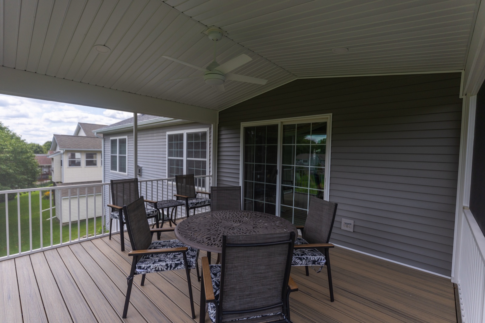 Screen room exterior